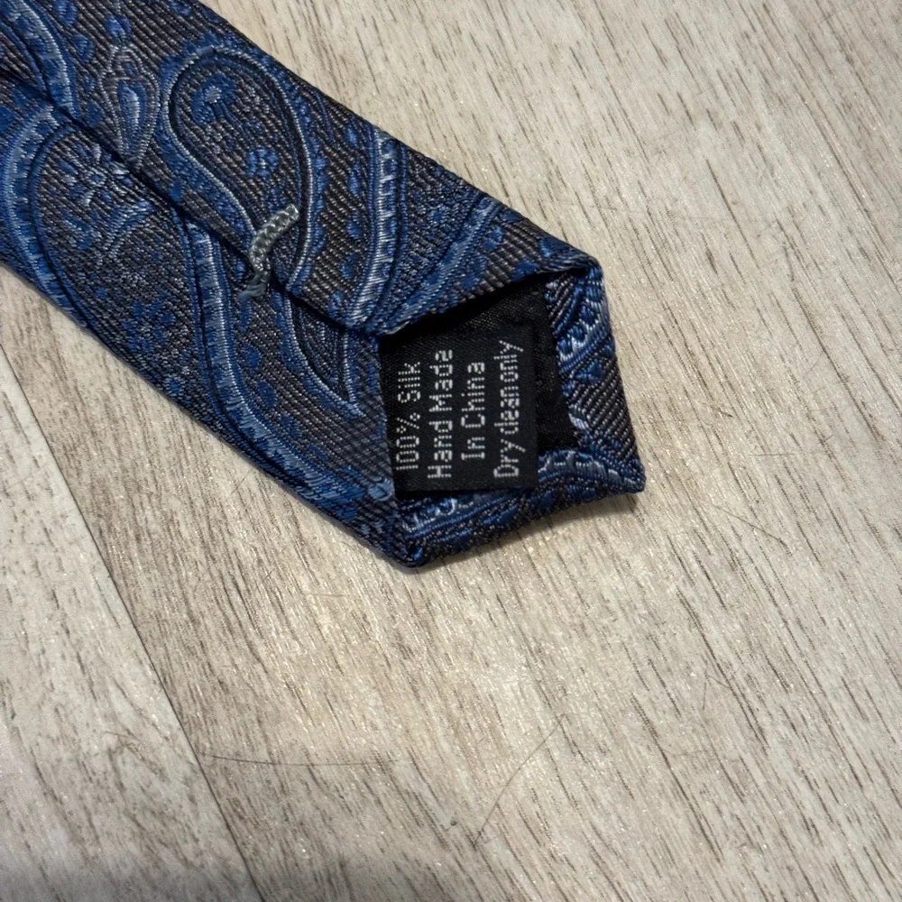 NEW Pronto Uomo 100% Silk Blue Paisley Necktie